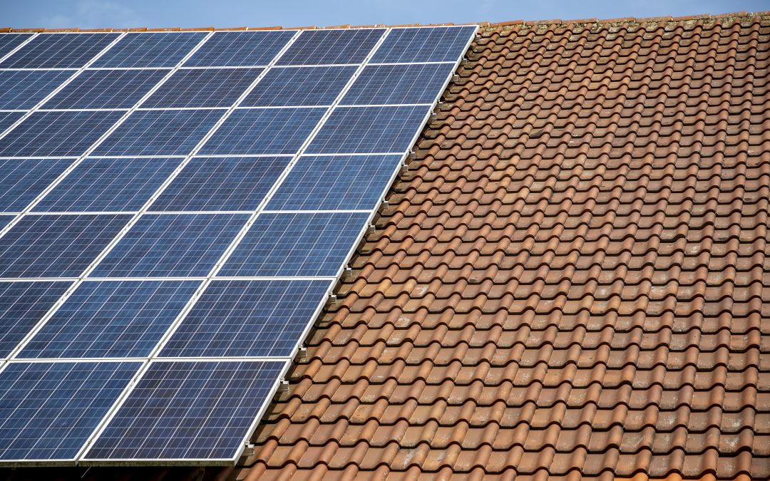 Ahora es el momento: Instalación de placas solares durante el verano de 2022
